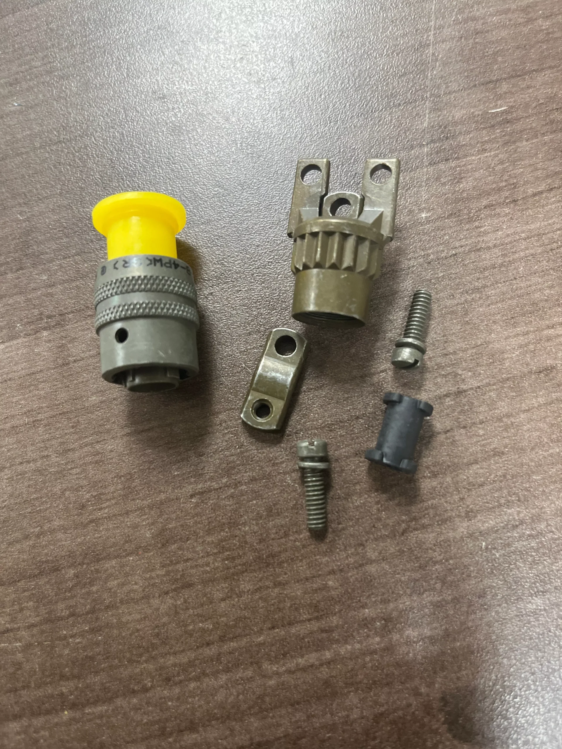 Amphenol PT06A-8-4PW Connector plug