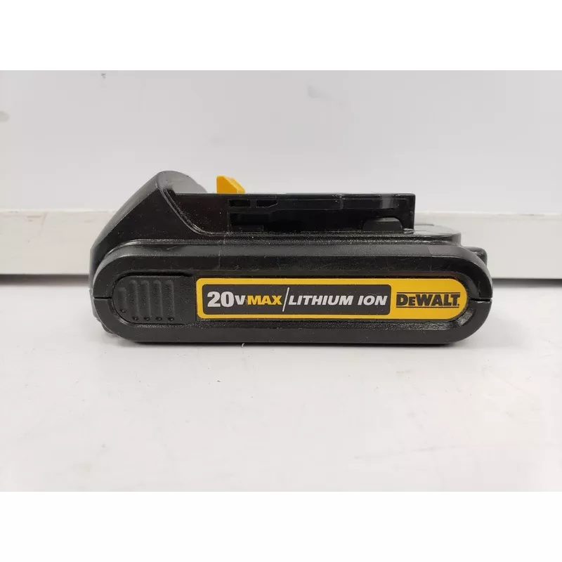 (I-36904) Dewalt DCB201 Battery – 1.5Ah
